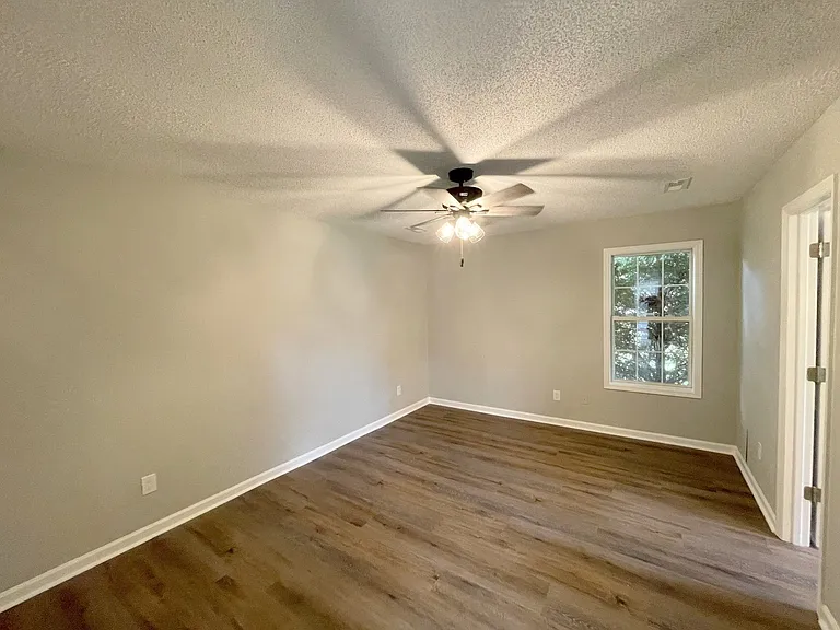 100 Brook Glen Dr — Photo 16