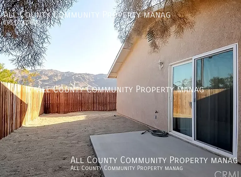 6589 Mission Ave — Photo 28