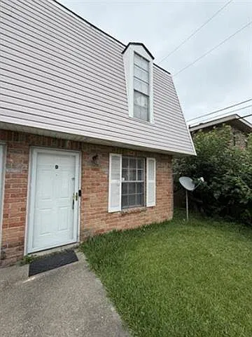 2 bed, 1.5 bath, 1100 sqft, $1,100 — Photo 1