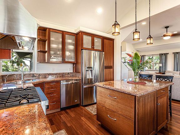 Kitchen has granite counters & Viking stove