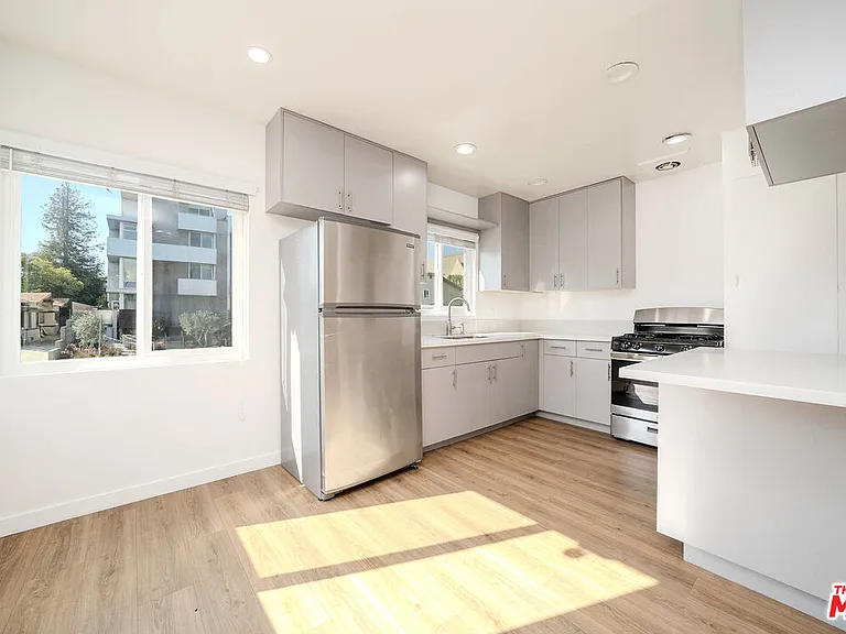 332 S Wilton Pl #1 — Photo 5