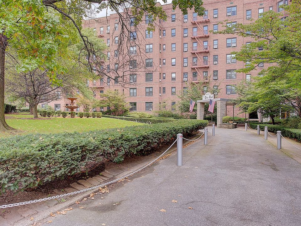 1st image of 84-01 Main St Unit 518