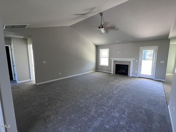 4th image of 268 Lotus Ave