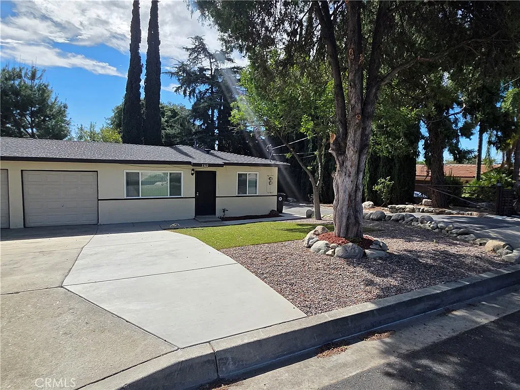 2 bed, 780 sqft, $2,890 — Photo 2