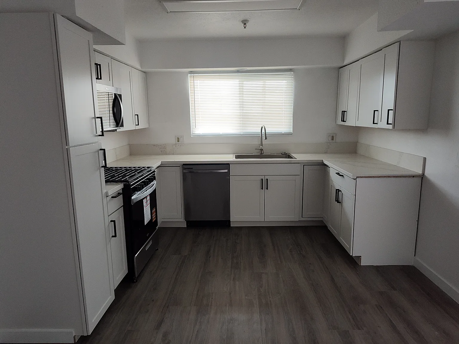 2 bed, 950 sqft, $1,400 — Photo 2