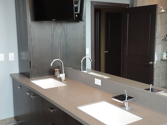 5th image of 600 Main St Unit 903