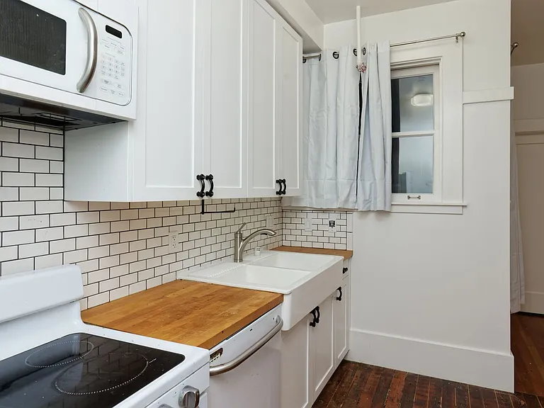 1605 Clay St — Photo 10