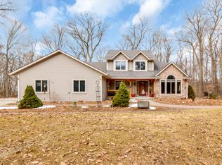 1061 Heather Ln, Hartford, WI 53027