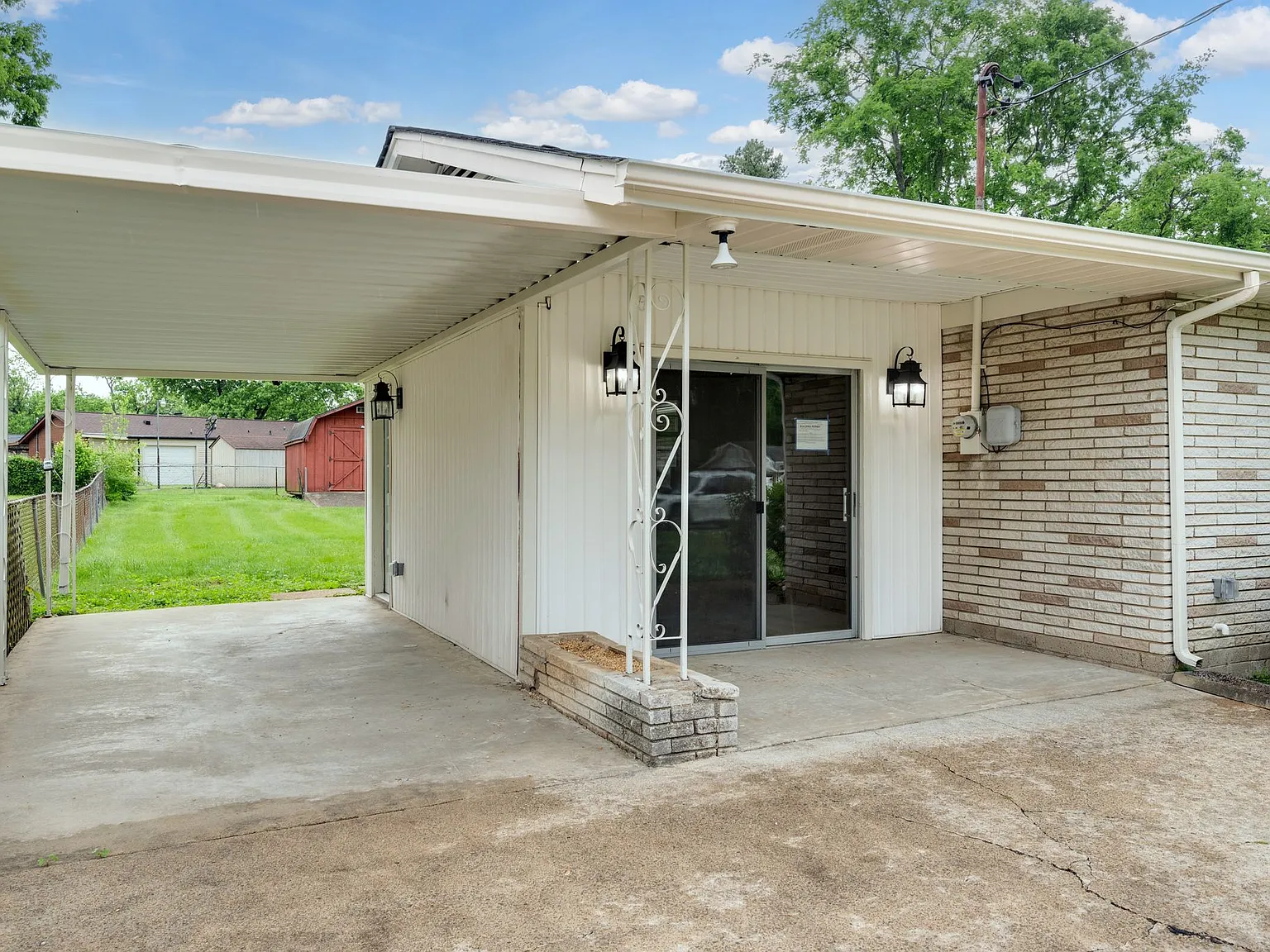 3234 Moorewood Dr — Photo 2