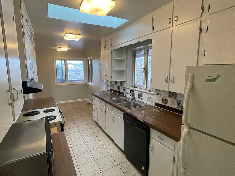 2360 Balsam Dr — Photo 16