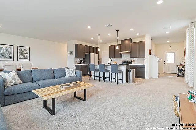 4 bed, 2.5 bath, 2347 sqft, $2,050 — Photo 2