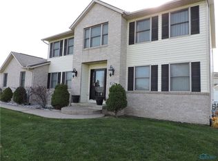 1060 Country Creek Ln, Toledo, OH 43615