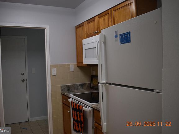 3rd image of 6926 Hanover Pkwy #3