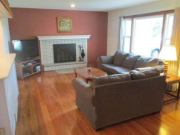 3rd image of 2853 Cascade Dr