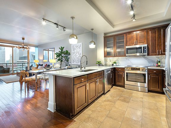 3rd image of 1900 McKinney Ave APT 2610