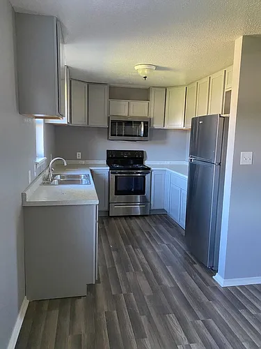 514 W J St #B Photo 1