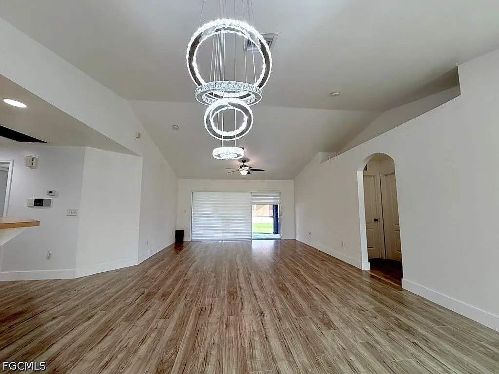3 bed, 2.0 bath, 1550 sqft, $2,000 — Photo 4
