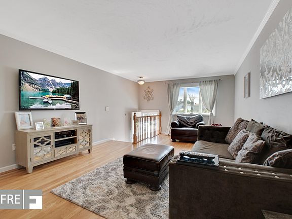3rd image of 493 Medina St