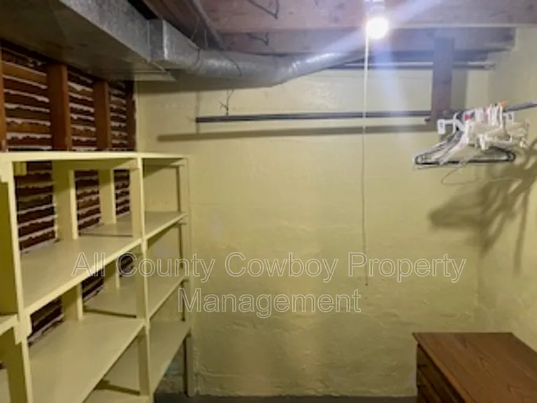 557 1/2 N 8th St — Photo 10
