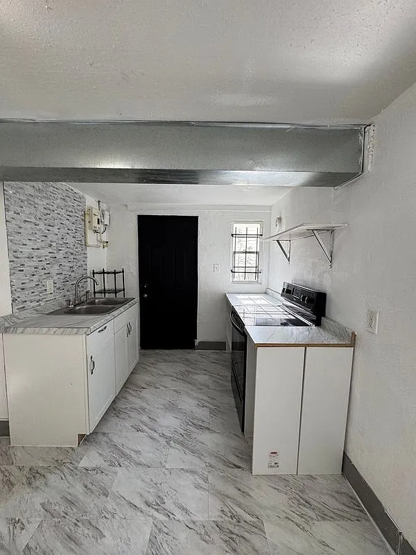 2 bed, 1.0 bath, 663 sqft, $1,200 — Photo 3