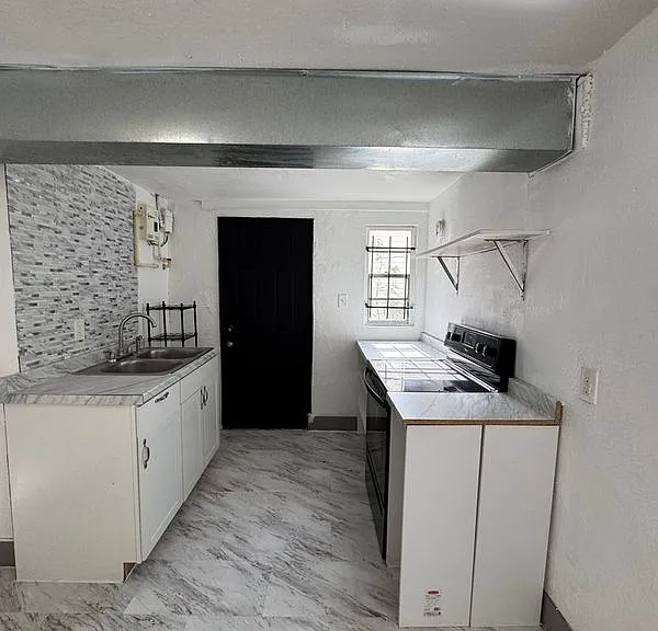 929 W 27th St #933 — Photo 3