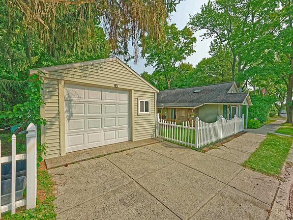5th image of 129 Johnston Ave