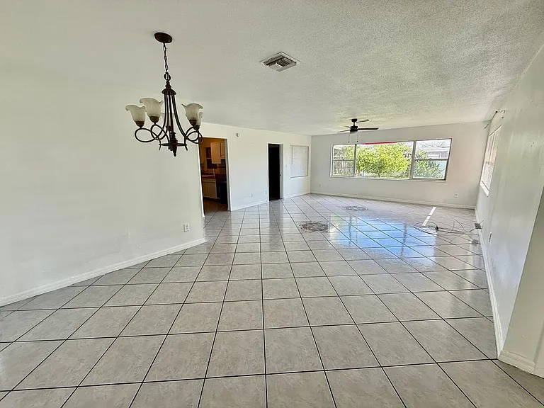 1109 Marlowe Ave — Photo 2