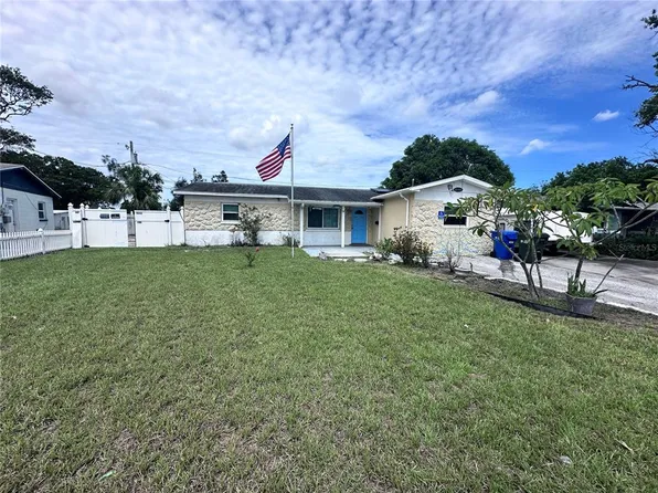 12760 118th St, Seminole, FL 33778