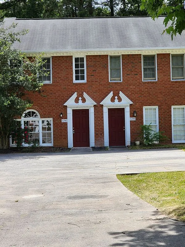 2 bed, 3.0 bath, 1200 sqft, $1,650 — Photo 3