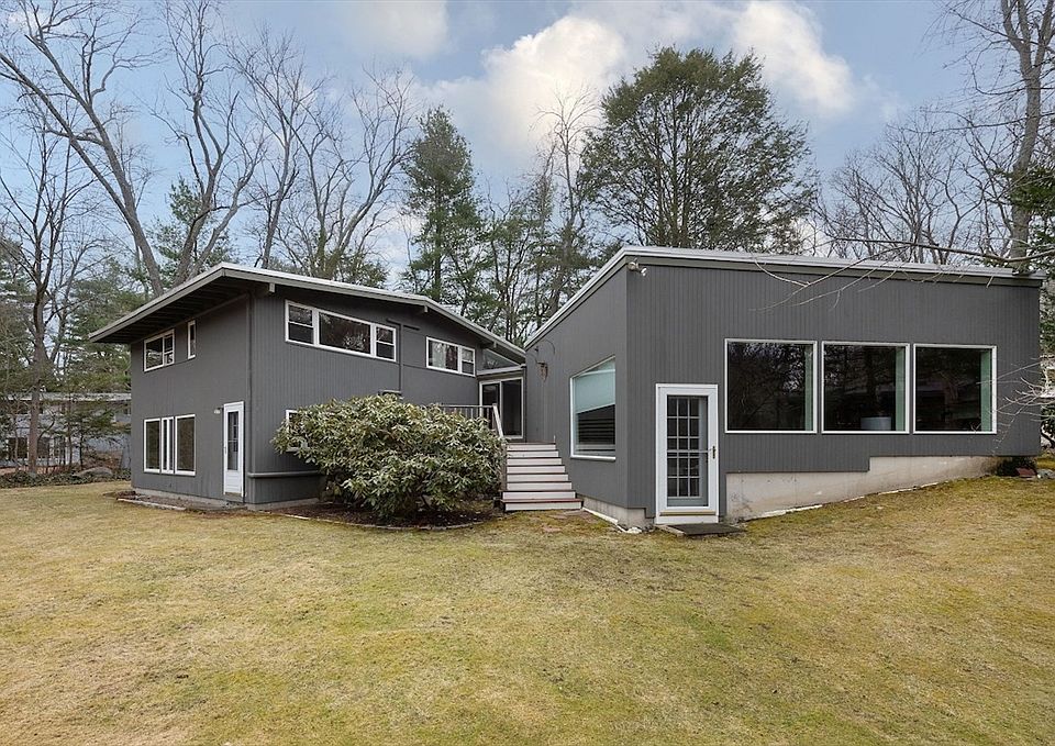 1st image of 27 Peacock Farm Rd