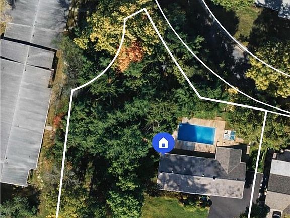 2nd image of 1319 Overlook Rd