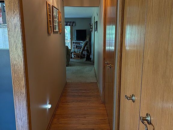 3rd image of 1684 Foxwood Dr