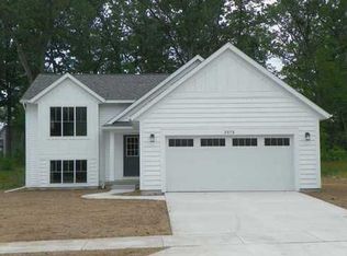 2573 Stockwood Dr NE, Grand Rapids, MI 49505