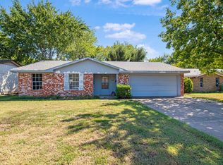 545 W Ferndale Ln, Grand Prairie, TX 75052