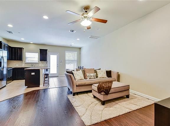 4th image of 712 Lost Pines Ln