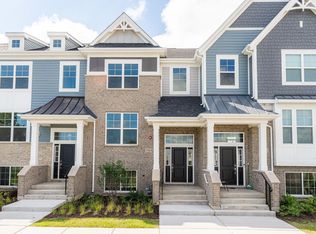 1944 Kingsley Cir, Northbrook, IL 60062