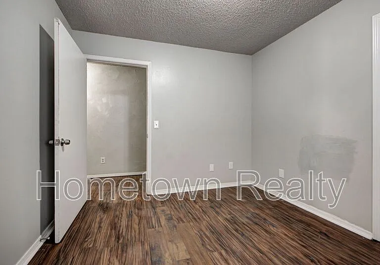 605 W Clarke St — Photo 37