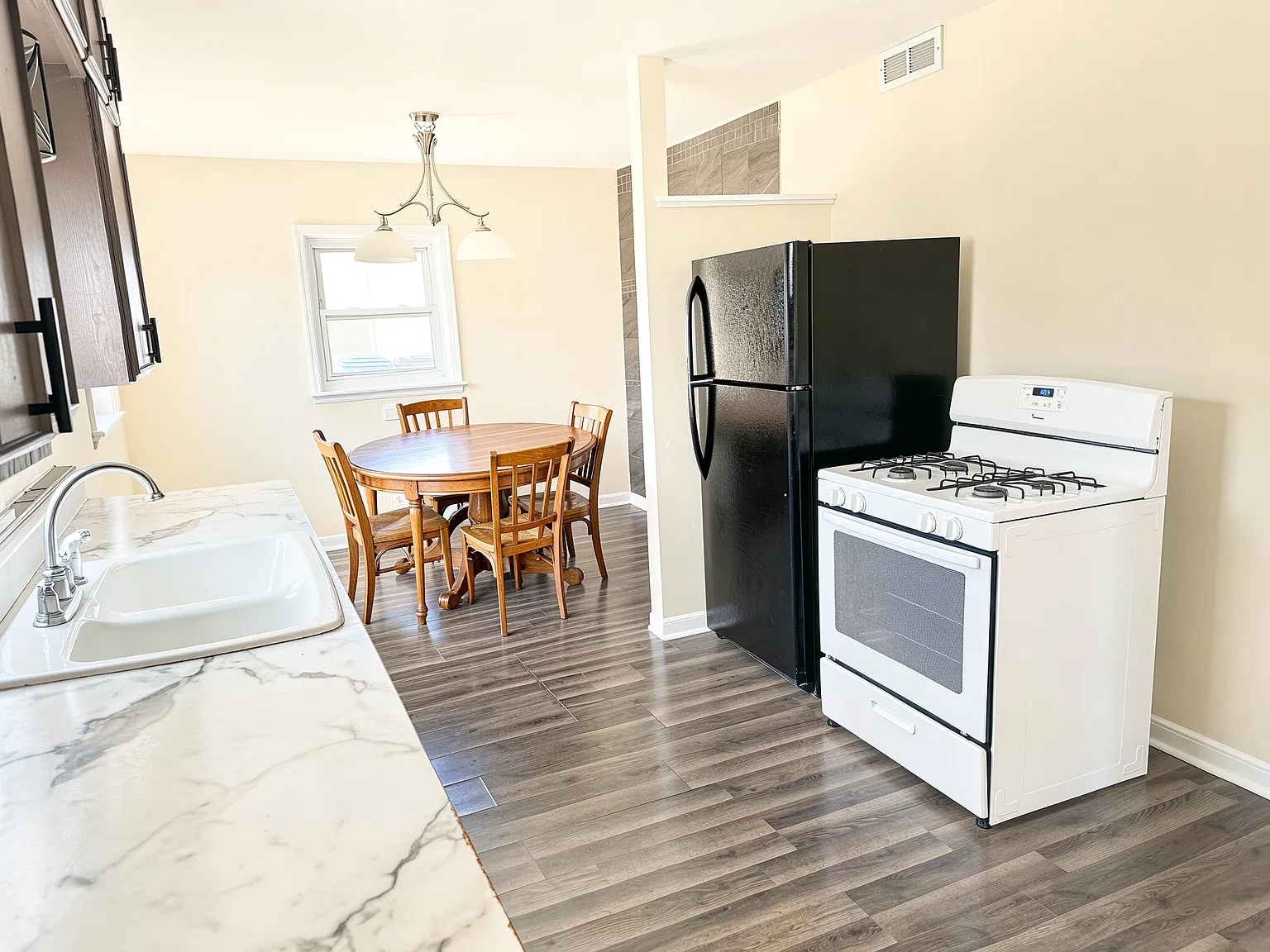 2 bed, 1150 sqft, $1,250 — Photo 3