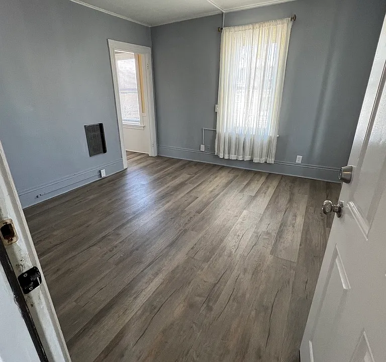 139 W Main St #B