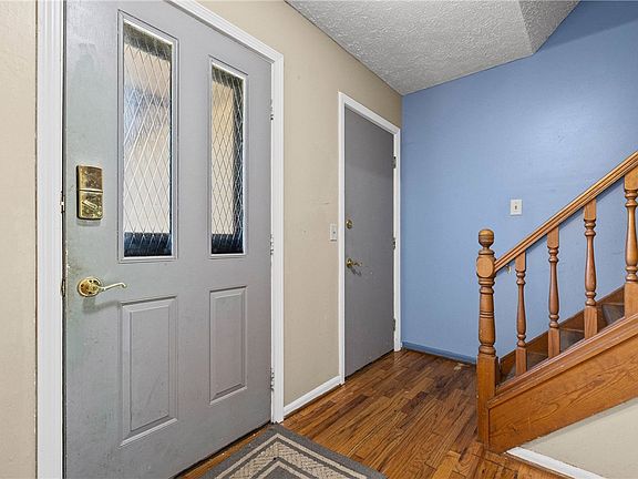5th image of 12 Fieldstone Ln