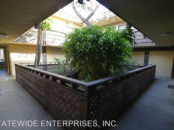 2nd image of 861 Bringham Ave #4