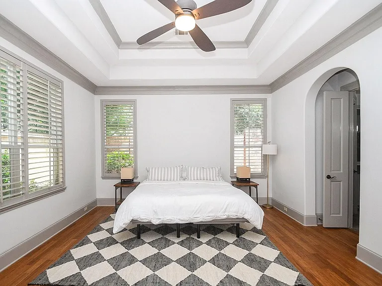 2702 Tudor Mnr — Photo 20