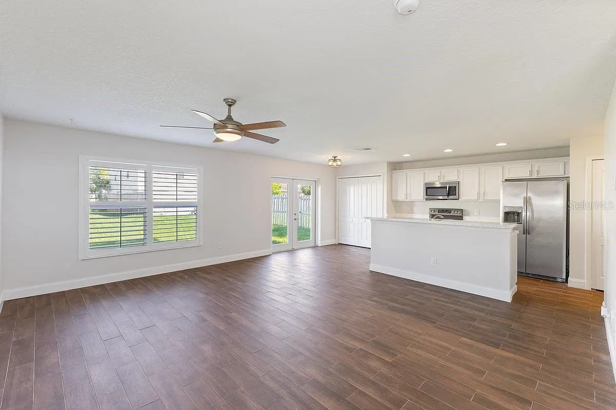 3 bed, 2.5 bath, 1541 sqft, $2,400 — Photo 3