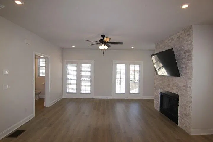 4 bed, 3.5 bath, 2407 sqft, $4,150 — Photo 3
