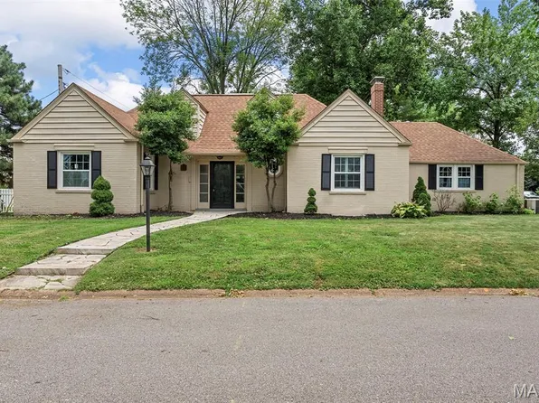 49 Hanley Downs, Saint Louis, MO 63117