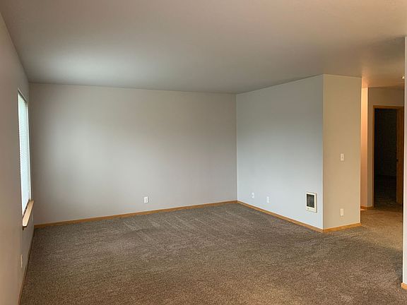 5th image of 2211 NE Holliday Ave #4