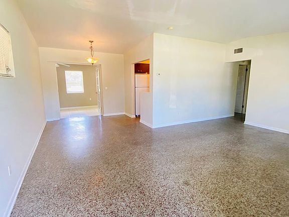 5th image of 310 W Bay St #11941923