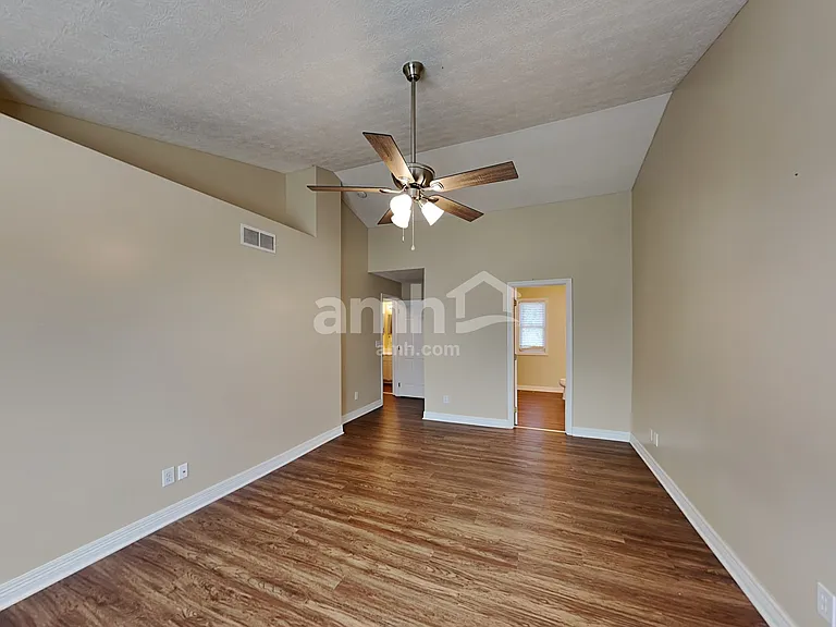1739 Autumn Dr — Photo 10