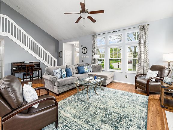 3rd image of 8830 Lobelia Ct
