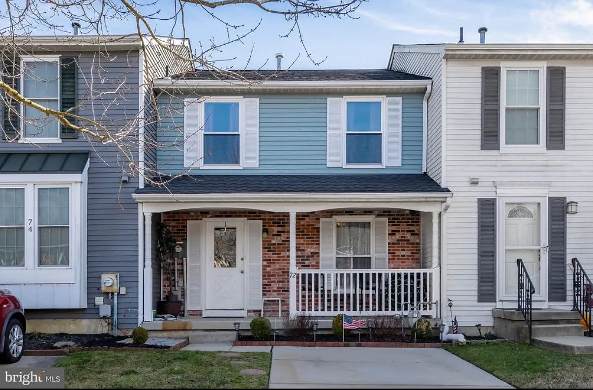 3 bed, 1320 sqft, $2,450 — Photo 1